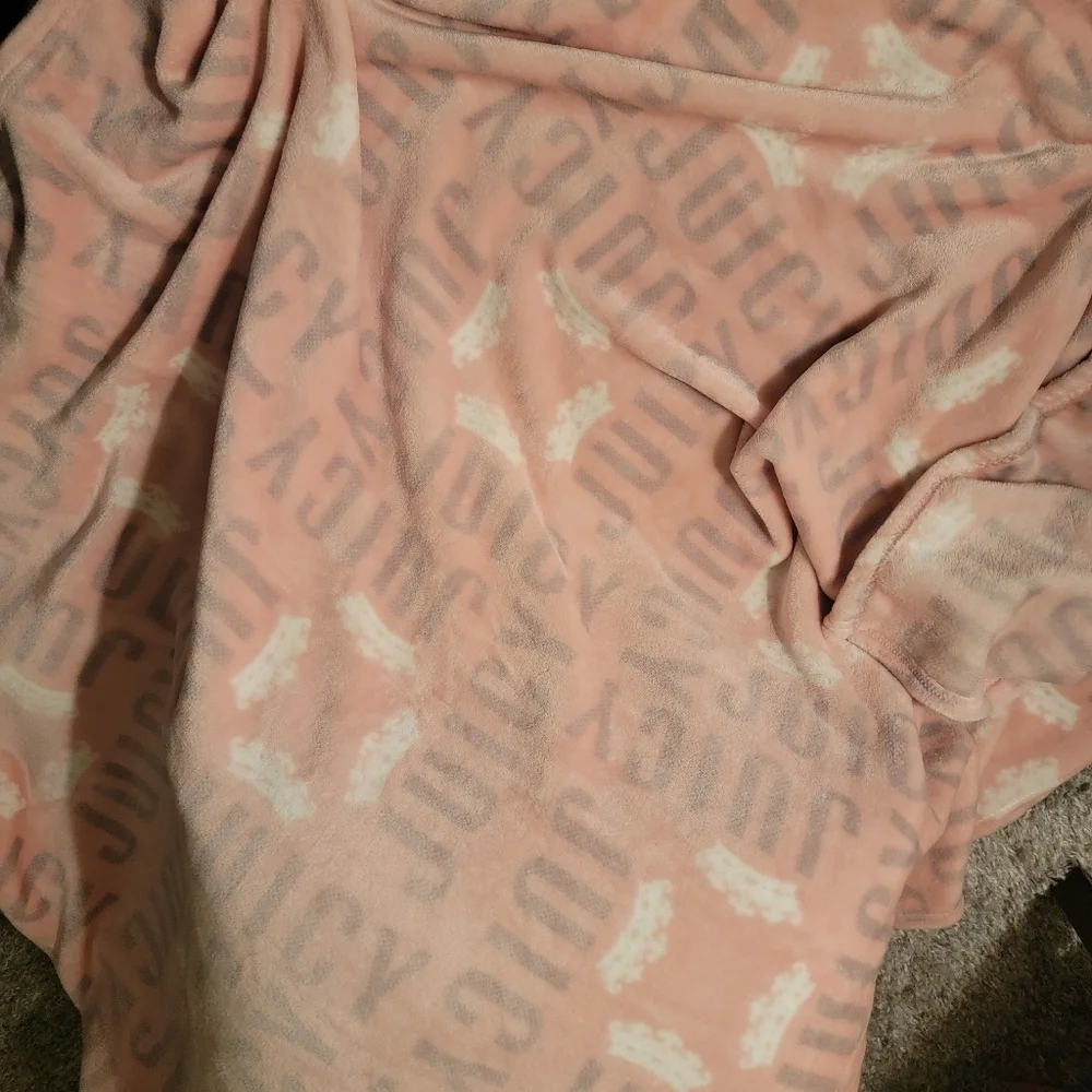 Throw blanket - Picture 2 of 2